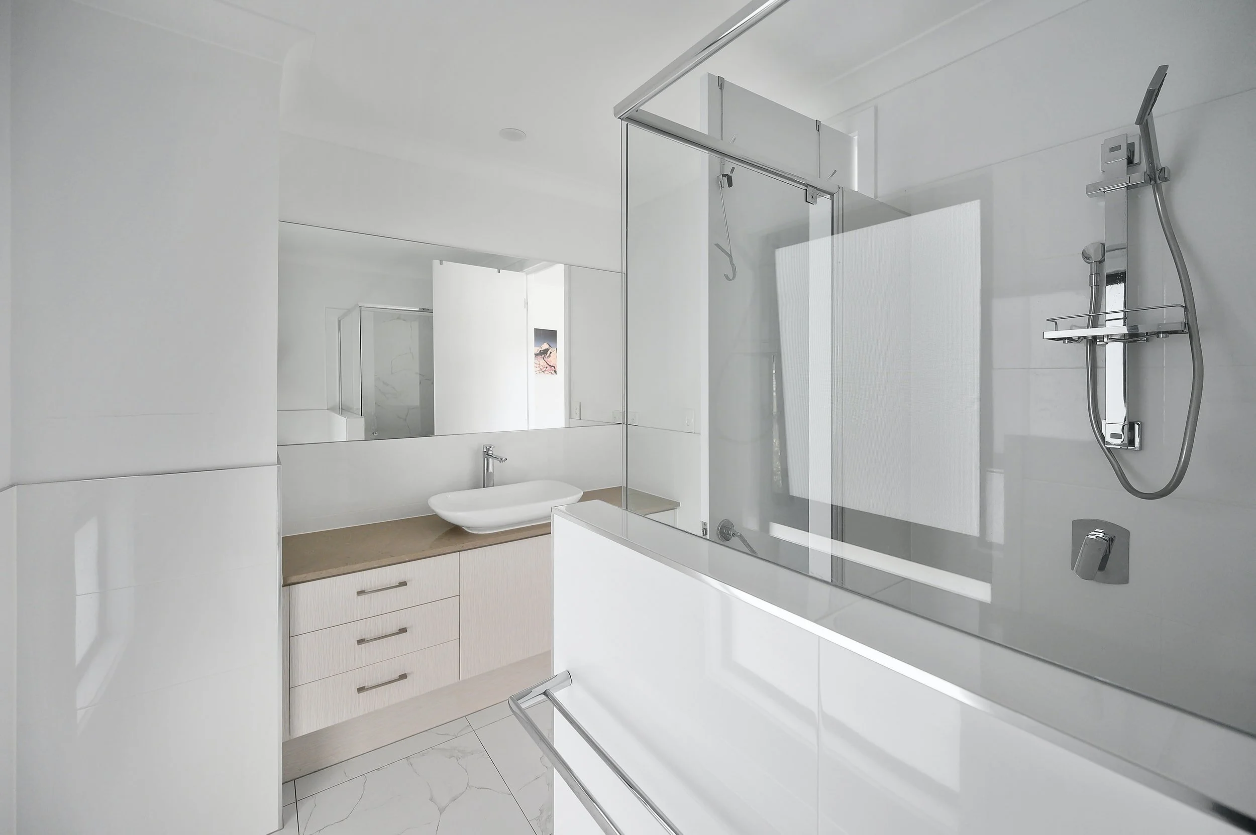 A Little Knowledge is Useful When Choosing a Bathroom Mirror